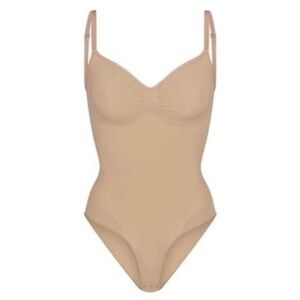 SKIMS SEAMLESS SCUPLT BRIEF BODYSUIT BEIGE CLAY SMALL